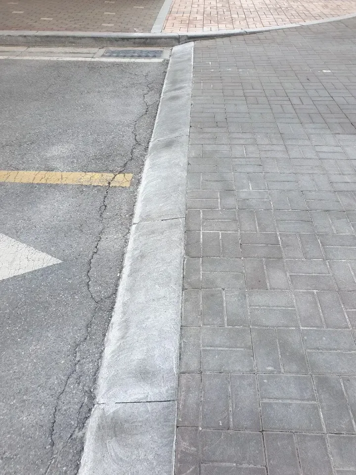 화강석 보도포장 시공 후